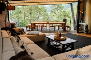 Chimenea, alberca climatizada y jacuzzi con vista al lago - Image 3