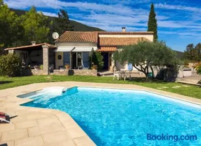 Villa Charmante à Pompignan avec Piscine et Jardin - Image 3