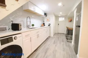 Studio Apartment near RFK fields - Image 3