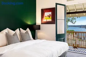 Art Deco Harbour Suite with Private Rooftop - Walk to Circular Quay - Image 3