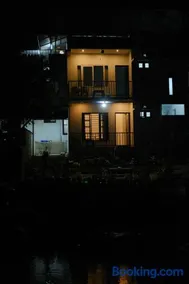 Riverside Bliss Villa - Image 2