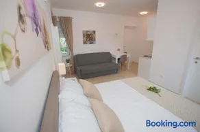 Summer Lounge Apartments - Image 4