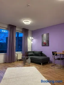 Modern and central, near Rhein & museums, fully furnished - Image 3