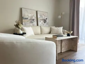 The Hideaway in MDR, FREE Parking, Heated Pool - Image 2