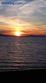 Dikili Sahilde Denize Sıfır Daire - Image 1