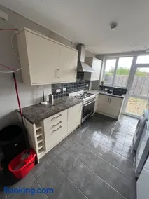 Winchester 5 bedroom near city and motorways - Image 4