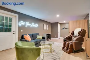 '"Luxury Mountain Getaway'" Sauna, Hot Tub, Massage Chair, Pool Table - Image 3