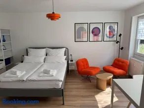 VibrantApt - Ruhig & Modern - 15 Min ins Zentrum - Uniklinik-Nähe - Privatparkplatz - Schnelles WLAN - Terrasse - Image 3