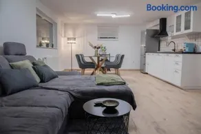 Green Street Hideaway - Image 1