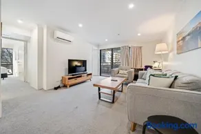 Central 2-bed Apartment with Gym and Spa - Image 3