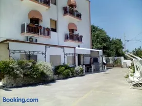 La Scogliera Bed & Breakfast - Image 3