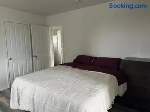 Peaceful Private Room & Bath with AC, Mountain View - Image 3