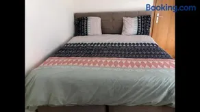 Chambre privée dans une grande maison - Image 5