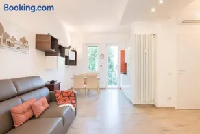 Cool Flat Alberti Lift, Terraces, Free Parking - Image 2