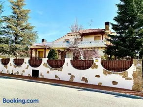 La Casa Del Abeto Azul - Image 2