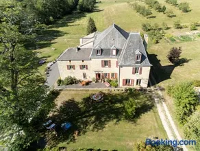 Maison familiale à Lametz avec jardin et équipements de loisirs - Image 1