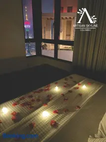 ARTISAN SKYLINE - TRIZEN 53rd Floor Stunning View - Image 1