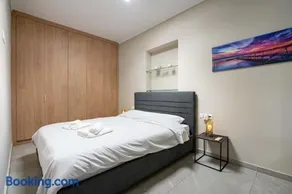 Peristeri Luxury Retreat - Image 2