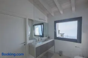 Luxury villa with private infinity pool - Image 2