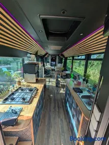 Magnifique bus insolite avec jacuzzi - Image 3