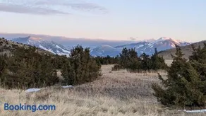 Paradise Valley Oasis - Your Yellowstone Base Camp - Image 3