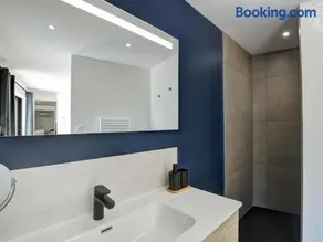 Gîte de charme moderne, 5 suites privées, spa et jardin - Image 4