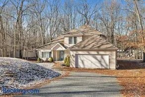 Pocono Home Hot tub Camelback Lake Pool - Image 1