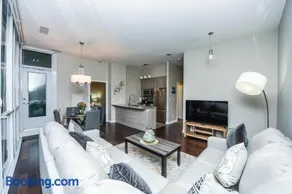 PlanURstay- Mississauga Downtown Square One Shopping Centre - Image 2