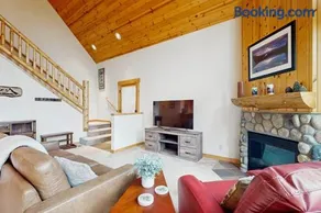 Inviting chalet with grill patio & access to pools hot tub golf tennis & gym - Image 3