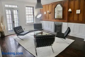 CWE Luxury La Maison Modern - Image 1