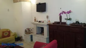 Charming apartment in Castiglione with terrace & jacuzzi - Image 3