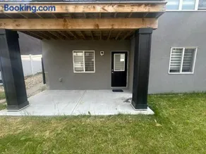 2 Bedrooms Lovely Spacious 14 by 10 ft Home closer to Lake, Eatery, Shopping Malls in Chestermere - Image 4
