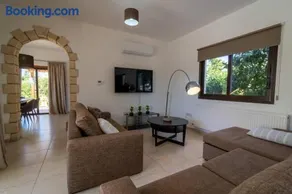 Villa Skandinavia - Modern 3BR Escape with Private Pool & BBQ - Image 5