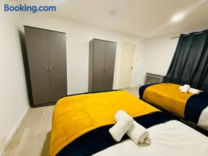 Spacious 4BR House in Wellingborough Long Stays - Image 2