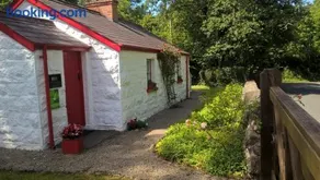 Railway Crossing Cottage - Image 2