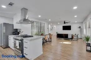 Evergreen - Modern Denton Home Near UNT - Image 1