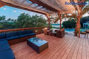 A Pool With A View - Image 2