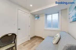 Midtown Toronto Apartment - Image 2