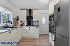 Stylish 3-Bed Home with Private Garden in Airdrie - Image 4