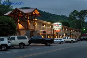 Rivers Edge Motel - Image 2