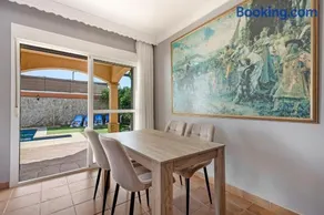 Chalet con Piscina Privada - Image 3