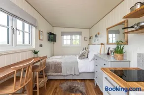 Secluded lodge with spectacular views and hot tub! - Image 2