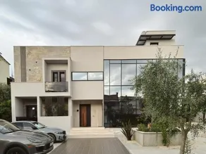 Villa 21 - Image 1