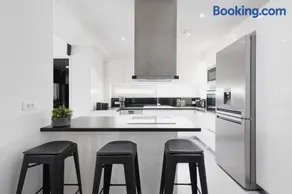 Emfasis Loft Spacious and Elegant Heraklion - Image 4