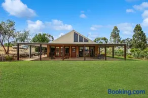 Little Bunda Cottage - Charming Mudbrick Stay - Image 4