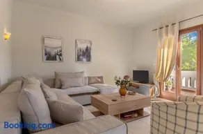 Melanes Serenity 3Br Apartment - Image 2