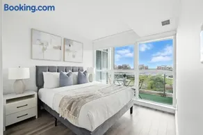 Modern 2BR Condo Stunning Views Walk Everywhere - Image 1