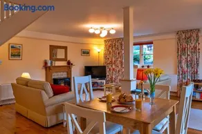 Finest Retreats - Lower School Cottages - Image 3