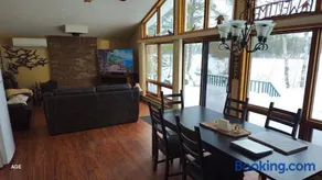 Four Season Lakehouse with beautiful views and crystal clear water - Image 2