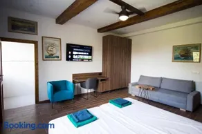 Luxurio rooms with baths - Image 3